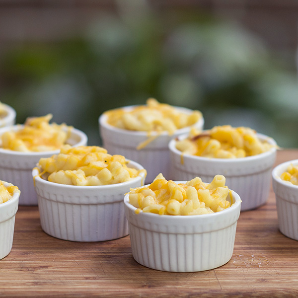 Creamy macaroni and cheese in individual dishes
